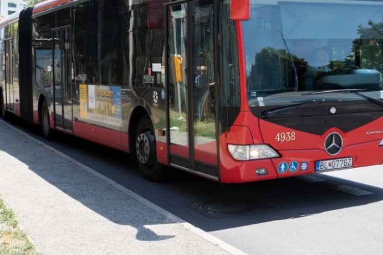 Pozsony: Buszokban is fogják tesztelni a lakosságot