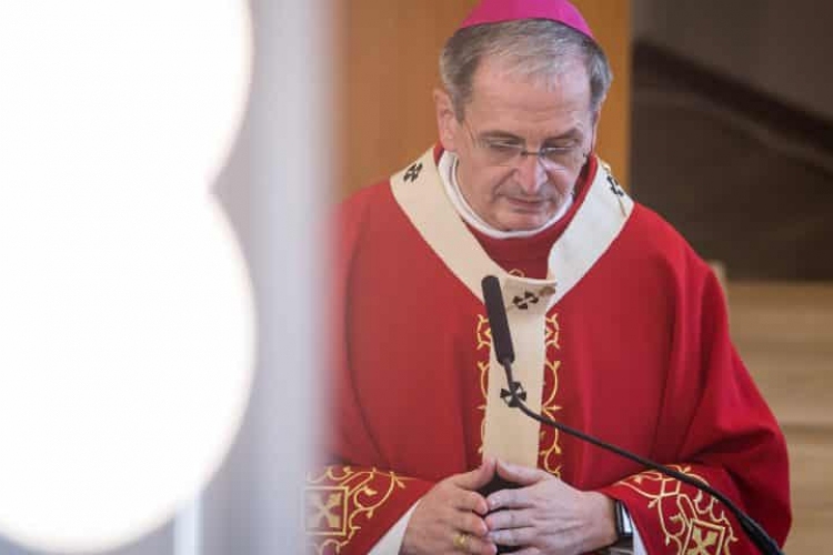 A püspökök szentmisékért ostromolják a kormányt 
