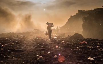 Pár évtizeden belül eláraszt bennünket a műanyag hulladék