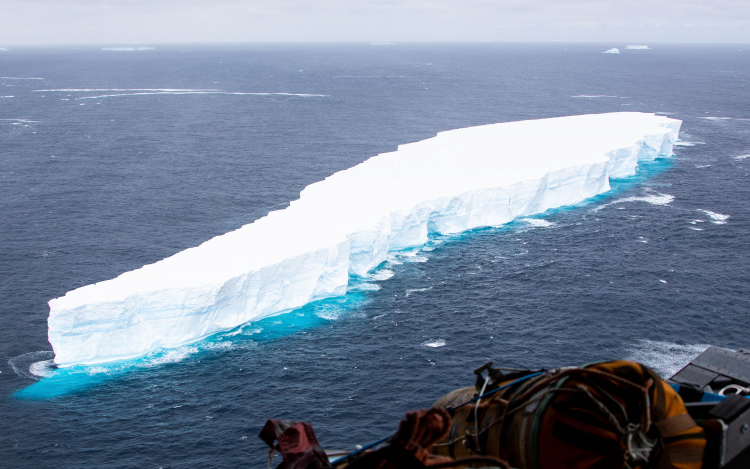 Elolvadt egy 152 milliárd tonnás jéghegy
