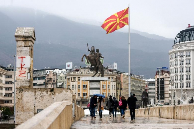 Koronavírus: Észak-Macedóniában újraindul az éjszakai élet, Montenegró szigorúbban ellenőrzi a belépőket