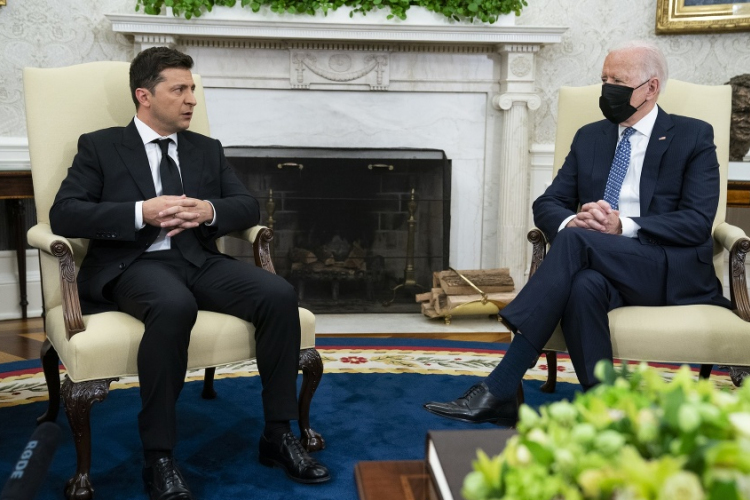 Kétórás telefonbeszélgetést folytatott az amerikai és az ukrán elnök
