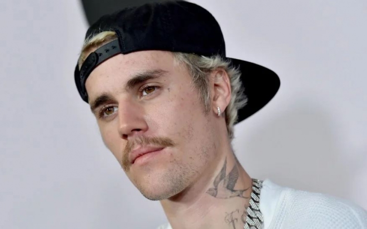Justin Bieber húszmillió dollárra perli az őt szexuális zaklatással vádoló nőket