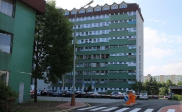 Rendőrség: Kizuhant egy gyermek a poprádi kórház nyolcadik emeletéről