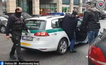 Köztisztviselőt tartóztattak le a pozsonyi rendőrök