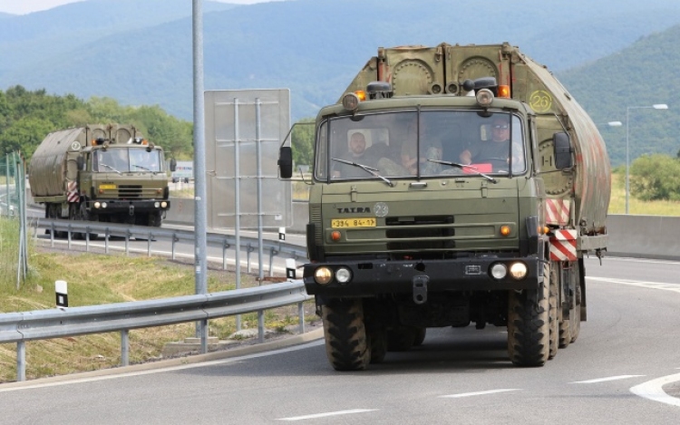 Hadügyminisztérium: Ismét katonai technika vonul át az országon