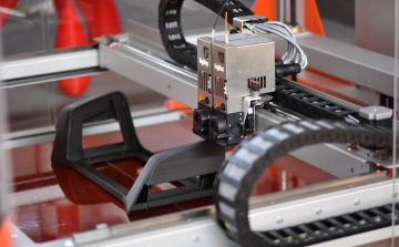 A németek 3D-nyomtatóval készítenek vasúti alkatrészeket