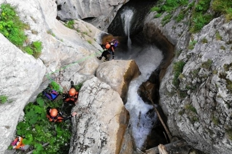  Harmadik áldozata is van az ausztriai sziklaomlásnak, egy 30 éves szlovák fiatal vesztette életét