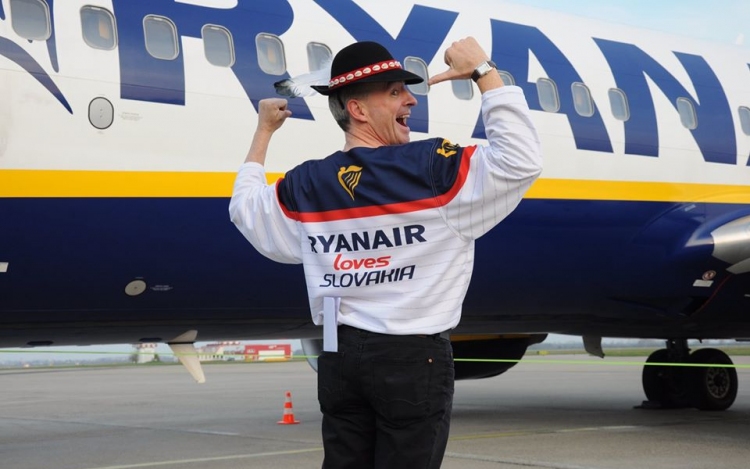 A járatok 90 százalékát újraindítja a Ryanair