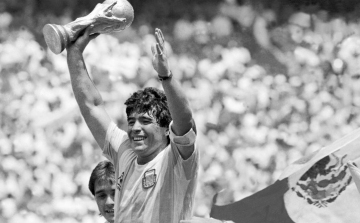 Hatvanéves korában elhunyt Diego Maradona