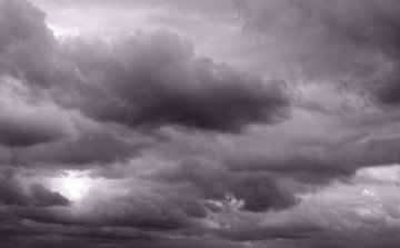 Felhős, szürke nap elé nézünk Komáromban