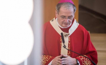 A püspökök szentmisékért ostromolják a kormányt 