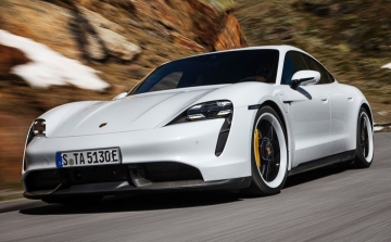A Porsche 2030-ra szinte csak elektromos autókat szeretne árulni