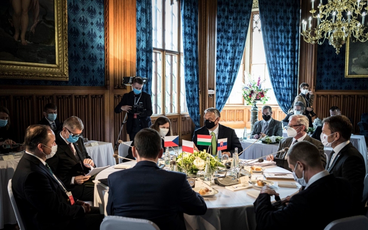 V4 kormányfői csúcstalálkozó a csehországi Lednicében