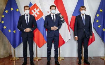 Az utolsó lehetséges pillanatig nyitva tartják a szlovák-cseh-osztrák határátkelőket