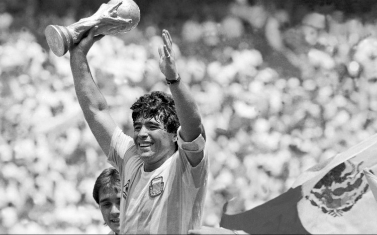 Hatvanéves korában elhunyt Diego Maradona