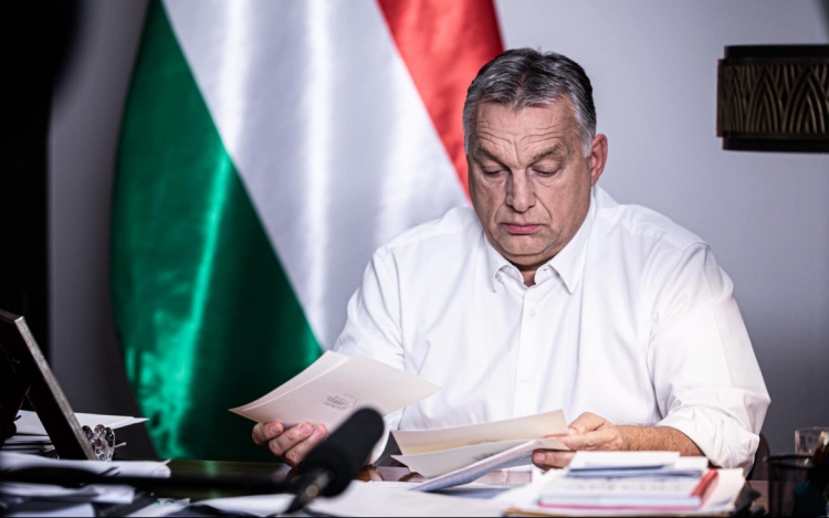 Orbán: Este 8 órától kijárási tilalom lép érvénybe 