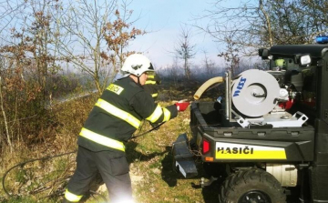 Több mint negyven tűzoltót vetettek be egy a Zsolna melletti tűzesetnél